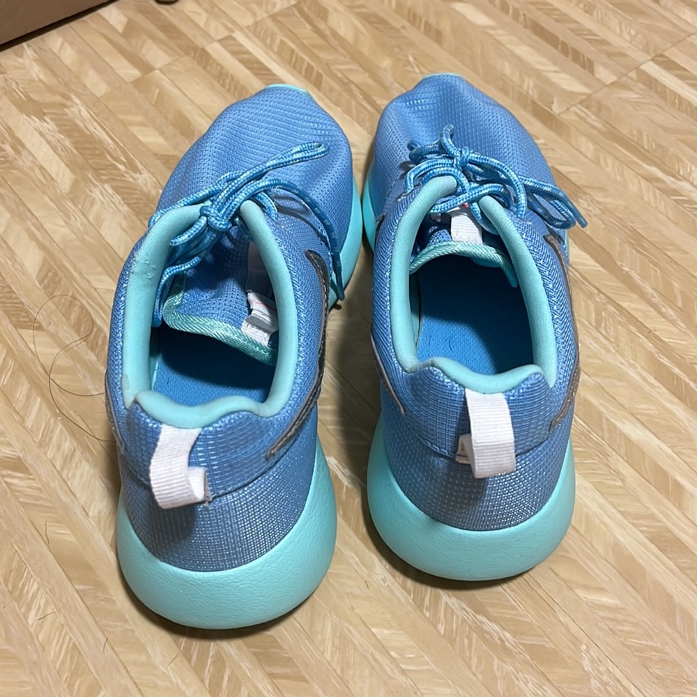 Nike Roche - Picture 3 of 5